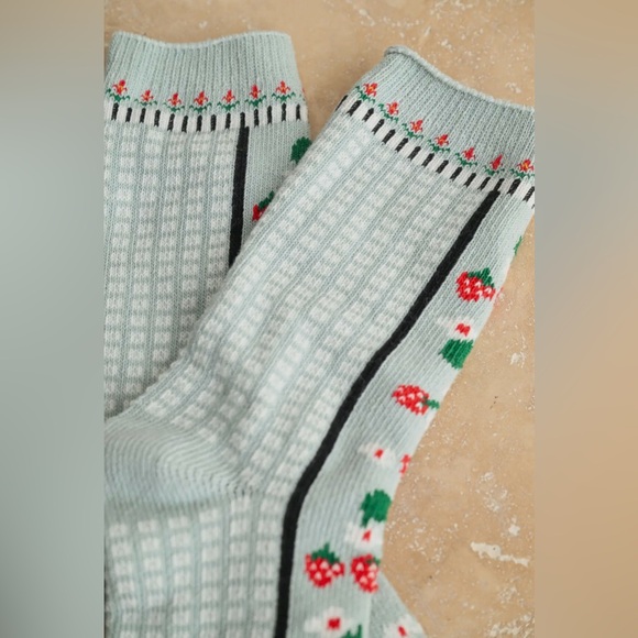 🆕🍓#5 SOCKS - Picture 2 of 2